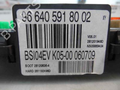 Used Fuse box Fuse box PEUGEOT 308 I (4A_, 4C_) 1.6 HDi (109 hp) 586279 586279