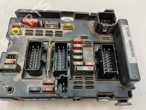 Used Fuse box Fuse box 35740239 35740239