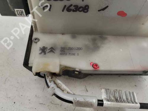 venstre-bak-las-peugeot-2008-i-cu_-2013-26555348 main image