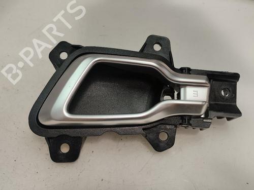 Used Front left interior door handle Front left interior door handle 17976072 17976072