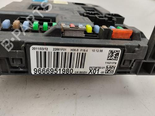 Used Fuse box Fuse box 19924023 19924023