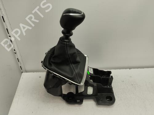 Used Gear lever OPEL CORSA F (P2JO) 1.2 (68) (101 hp) 19483458