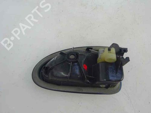 Używane Klamka wewnętrzna drzwi przednich lewych RENAULT CLIO II (BB_, CB_) 1.4 (B/CB0C, B/CB0S) (75 hp) 7801387
