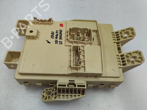 Used Fuse box Fuse box 17976076 17976076