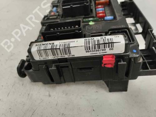 Used Fuse box Fuse box 25606067 25606067