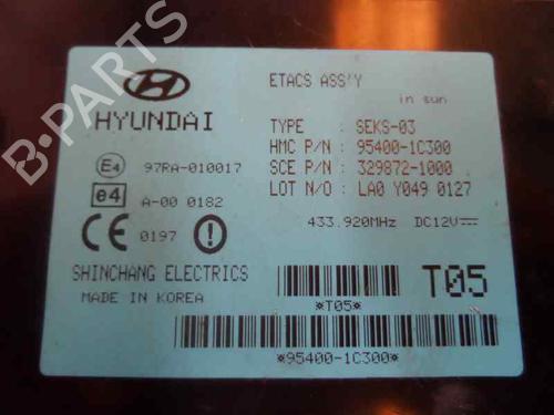 Used Fuse box Fuse box 586411 586411
