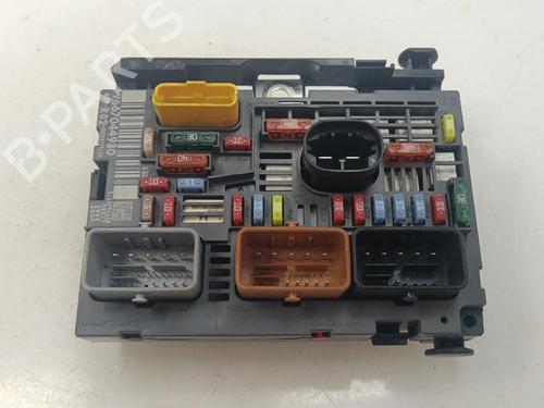 Used Fuse box Fuse box 39092084 39092084