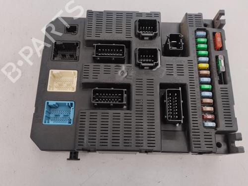 Used Fuse box Fuse box 13300649 13300649