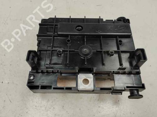 Used Fuse box Fuse box 22640687 22640687