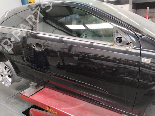 Used Right front door OPEL ASTRA H GTC (A04) [2005-2010]  14933542