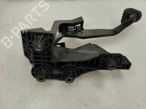 Used Break pedal DACIA DUSTER (HM_) 1.5 dCi 110 4x4 (HMAB) (109 hp) 30540996