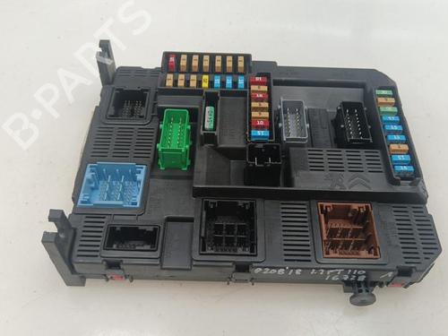 Used Fuse box Fuse box 37169013 37169013