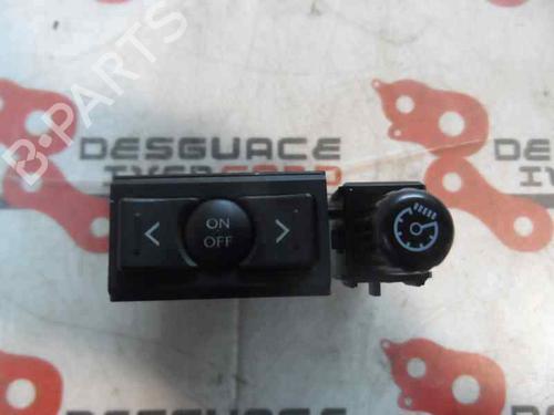 Used Switch Switch LEXUS IS II (_E2_) 220d (ALE20) (177 hp) 2708290 2708290