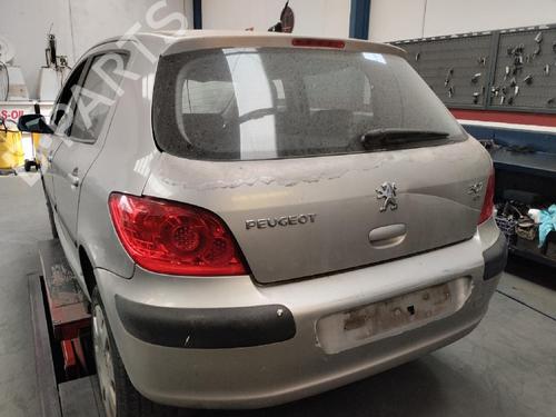 Fuse box PEUGEOT 307 (3A/C) 1.6 HDi 110 | BP13250981E1