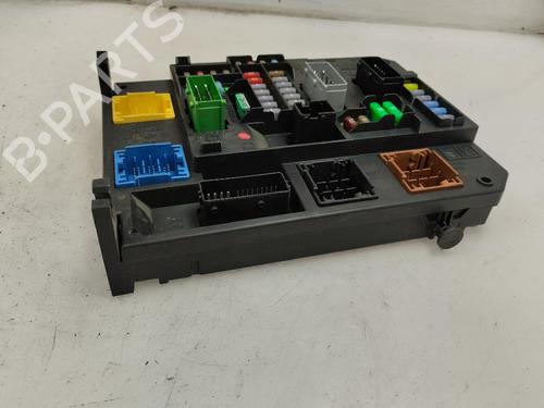 Used Fuse box Fuse box 19877949 19877949
