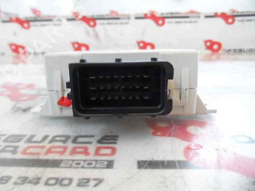 Used Fuse box Fuse box 586137 586137