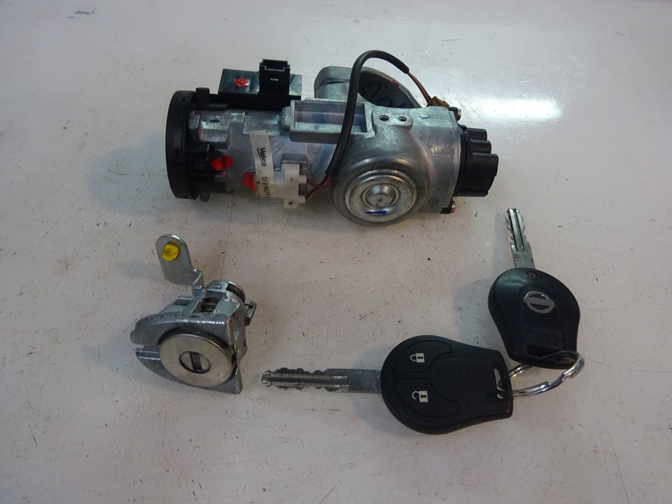 Pompe à Lave-glace Avant Frankberg 2 Pôles - Compatible Nissan Micra K13, Qashqai J11, Navara D40 - Remplace 8200194414