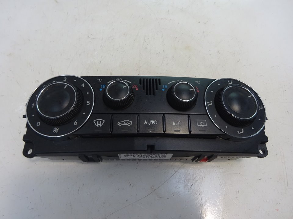 Commande De Chauffage Pour Mercedes Classe C 203 Phase 1 - Ref 2098300385 - Occasion En Bon état