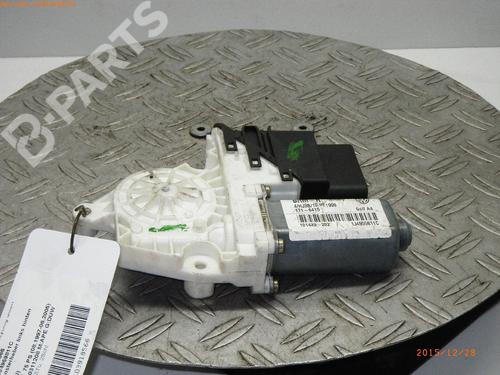 Used Left rear window motor VW GOLF IV (1J1) 1.4 16V (75 hp) 749309