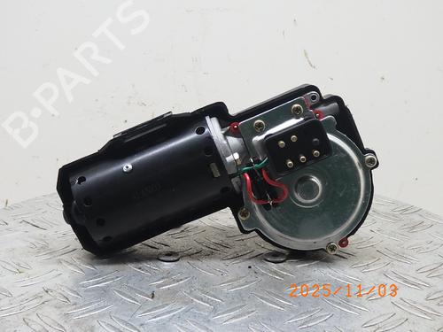 Essuie-glace moteur avant MERCEDES-BENZ 124 Saloon (W124) 200 D (124.120) (75 hp) 30090536