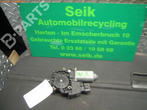 Alzavetro anteriore destra AUDI A4 B5 (8D2) 1.6 (100 hp) 8D0959802