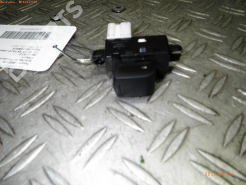 Used Switch NISSAN MICRA III (K12) 1.2 16V (65 hp) 980879