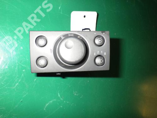 Used Headlight switch OPEL MERIVA A MPV (X03) 1.6 16V (E75) (100 hp) 981946