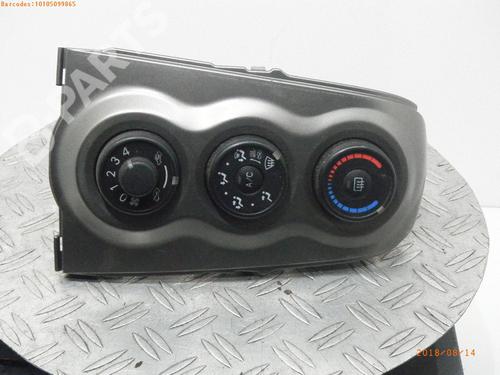 Used Climate control TOYOTA YARIS (_P9_) 1.33 VVT-i (NSP90_, NSP90R) (100 hp) 1511304