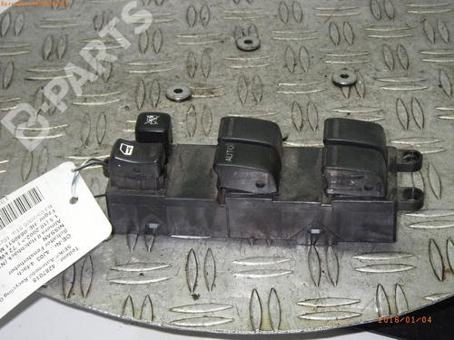 Used Switch NISSAN ALMERA II Hatchback (N16) 1.5 (98 hp) 4679580