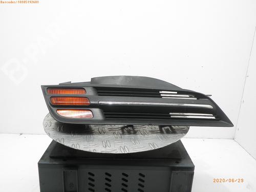 Used Grille NISSAN MICRA III (K12) 1.2 16V (65 hp) 3693011