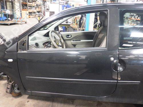 Used Left front door RENAULT TWINGO II (CN0_) 1.2 16V (CN0K, CN0V, CN0A) (76 hp) 32473019