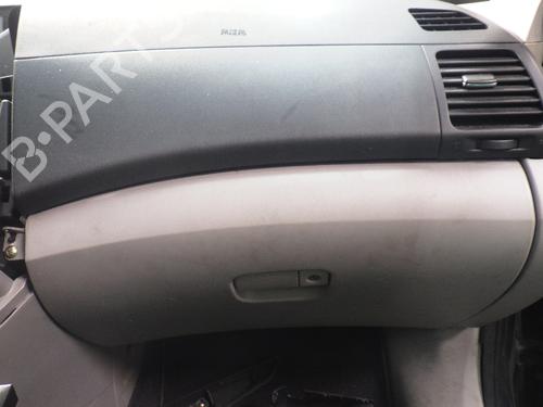 Boîte à gants MITSUBISHI GRANDIS (NA_W) 2.0 DI-D (NA8W) (136 hp) 28032756