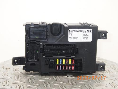 Used Fuse box OPEL CORSA D (S07) 1.4 (L08, L68) (100 hp) 13817216