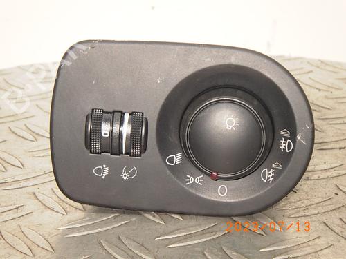 Used Headlight switch SEAT LEON (1P1) 2.0 FSI (150 hp) 13748741