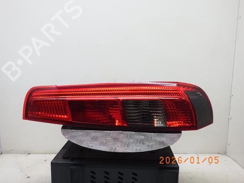 Feu arrière droit FORD FIESTA V (JH_, JD_) 1.4 16V (80 hp) 31281781