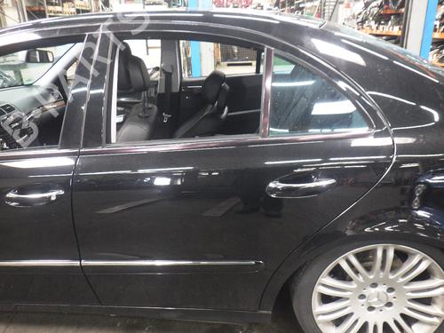 Dør venstre bak MERCEDES-BENZ E-CLASS (W211) E 200 CDI (211.007) (136 hp) 27438009