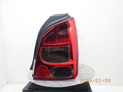 Feu arrière droit RENAULT TWINGO II (CN0_) 1.2 (CN0D) (58 hp) 31352409