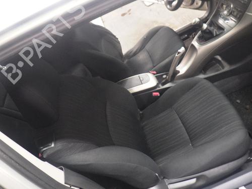 Banco frente direito TOYOTA AURIS (_E15_) 1.4 (ZZE150_, ZZE150R) (97 hp) 30641651