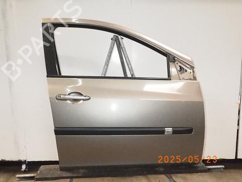 Used Right front door RENAULT CLIO III (BR0/1, CR0/1) 1.2 16V (BR02, BR0J, BR11, CR02, CR0J, CR11) (75 hp) 26179331