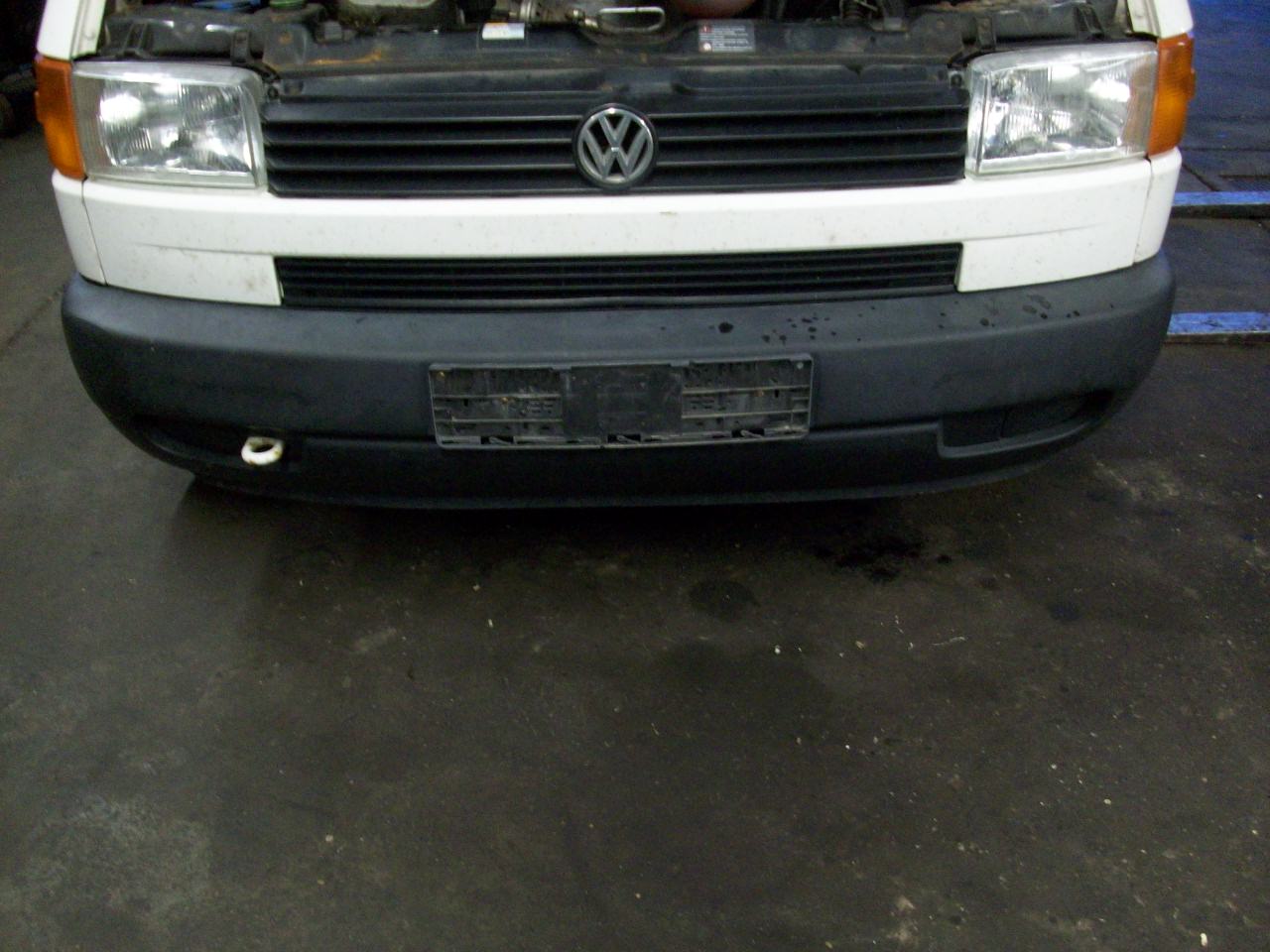 Pare-chocs avant VW TRANSPORTER T4 Van (70A, 70H, 7DA, 7DH) 1.9 TD ...