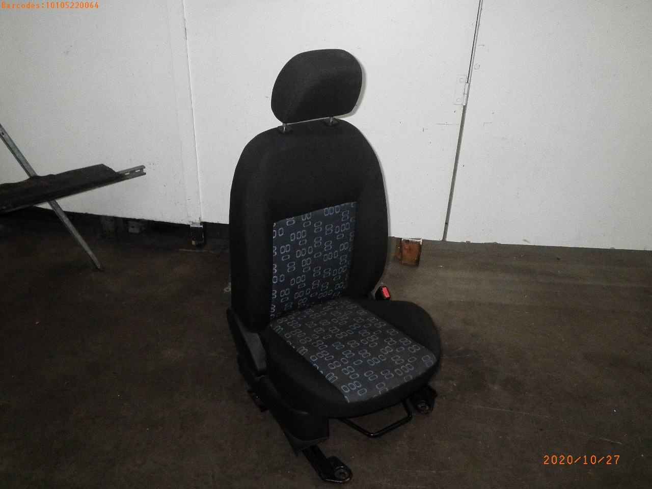 Siège Avant Droit Pour FORD FIESTA MK7 (RHD) - Référence H1BA-9661704-BK - Occasion (quelques Salissures)