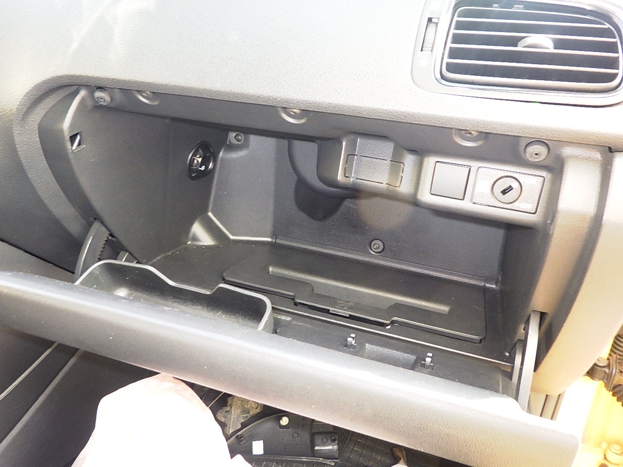 Glove box VW POLO (6R1, 6C1) 1.2 BParts