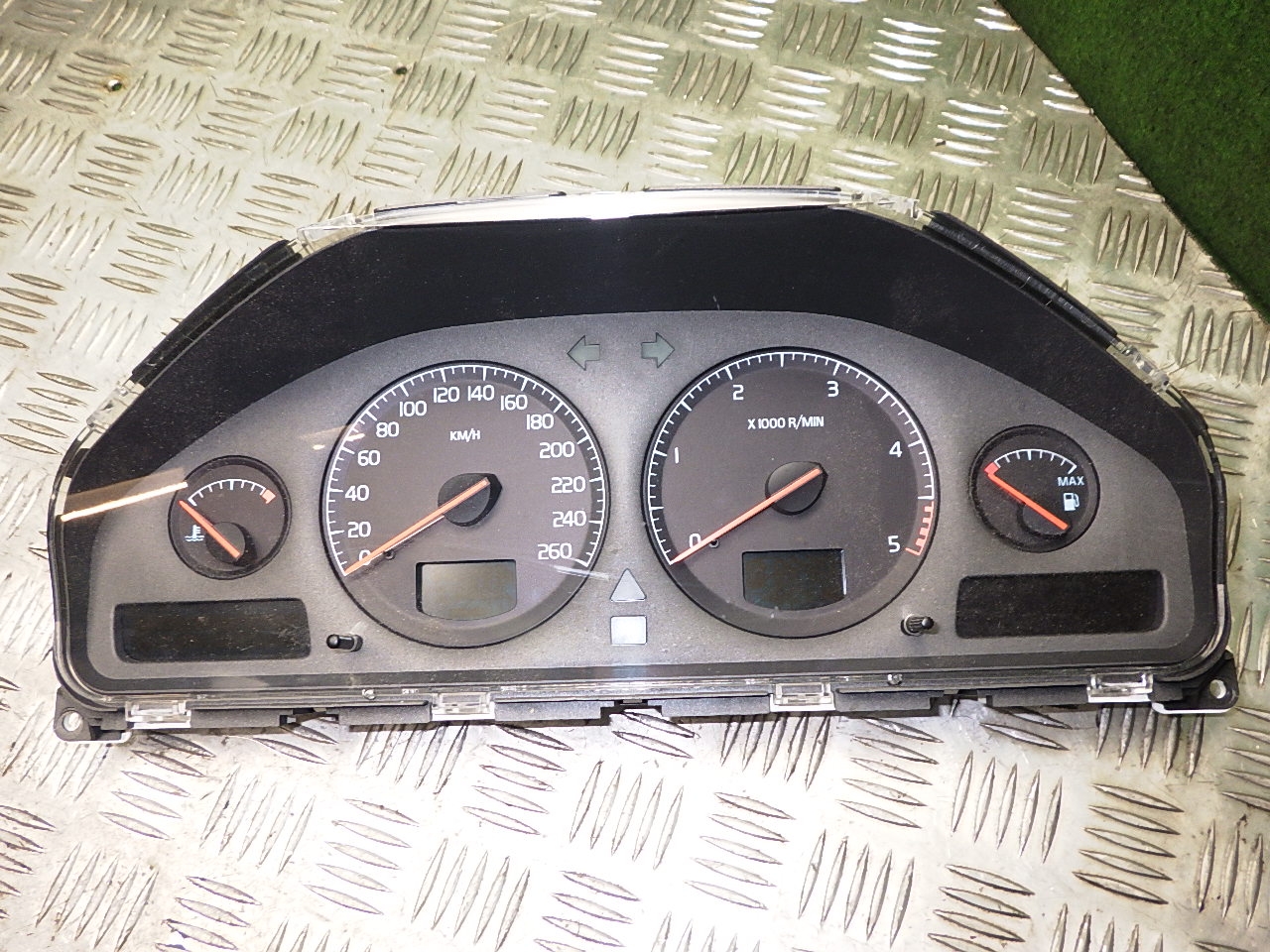 Instrument cluster VOLVO S60 I (384) 2.4 D5 69294630T , 8251326, 8602474 BParts