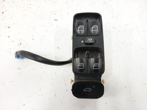 Used Left front window switch Left front window switch MERCEDES-BENZ C-CLASS (W203) C 200 CDI (203.004) (116 hp) 34611552 34611552