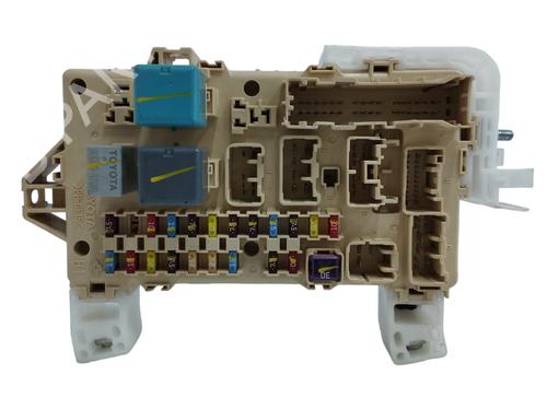 Used Fuse box TOYOTA COROLLA Verso (ZER_, ZZE12_, R1_) 2.2 D-4D (AUR10_, AUR10R) (177 hp) 17521688