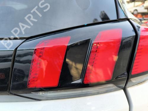 Feu de coffre droit PEUGEOT 5008 II (MC_, MJ_, MR_, M4_) 1.5 BlueHDi 130 (MCYHZJ, MCYHZR, MCYHZX) (131 hp) 31905075