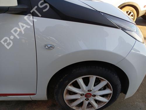 right-front-fenders-toyota-aygo-_b4_-2014-31854947 main image
