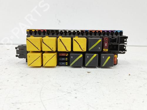 Used Fuse box Fuse box 37417741 37417741