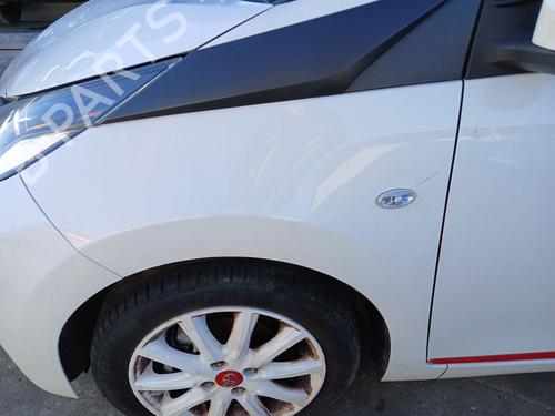 left-front-fenders-toyota-aygo-_b4_-2014-31854948 main image