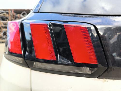 Feu de coffre gauche PEUGEOT 3008 II SUV (MC_, MR_, MJ_, M4_) 1.2 THP/ PureTech 130 (MRHNSM, MRHNSU, MRHNSJ, MRHNYW,... (131 hp) 31886108